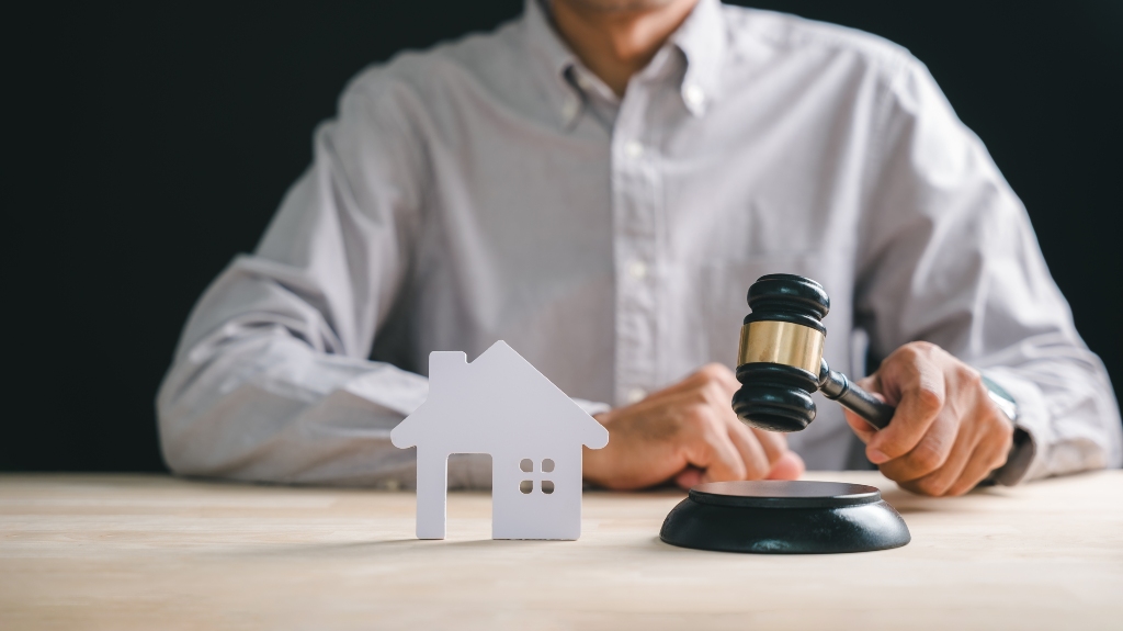 Foreclosure house real estate law govel and model house